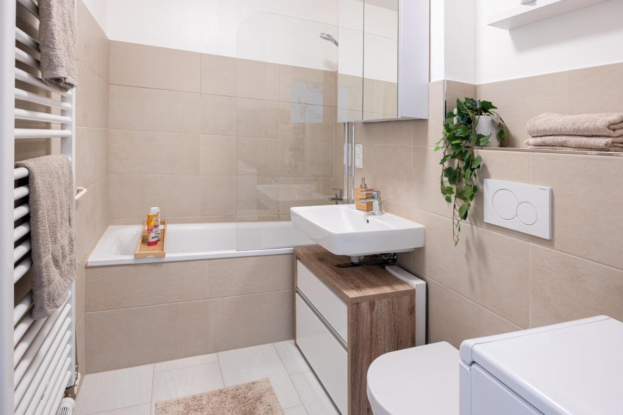 Moderne 2-Zimmer-Wohnung Mit Atemberaubender Skyline Aussicht Auf Frankfurt! Steinbach im Taunus Exteriör bild